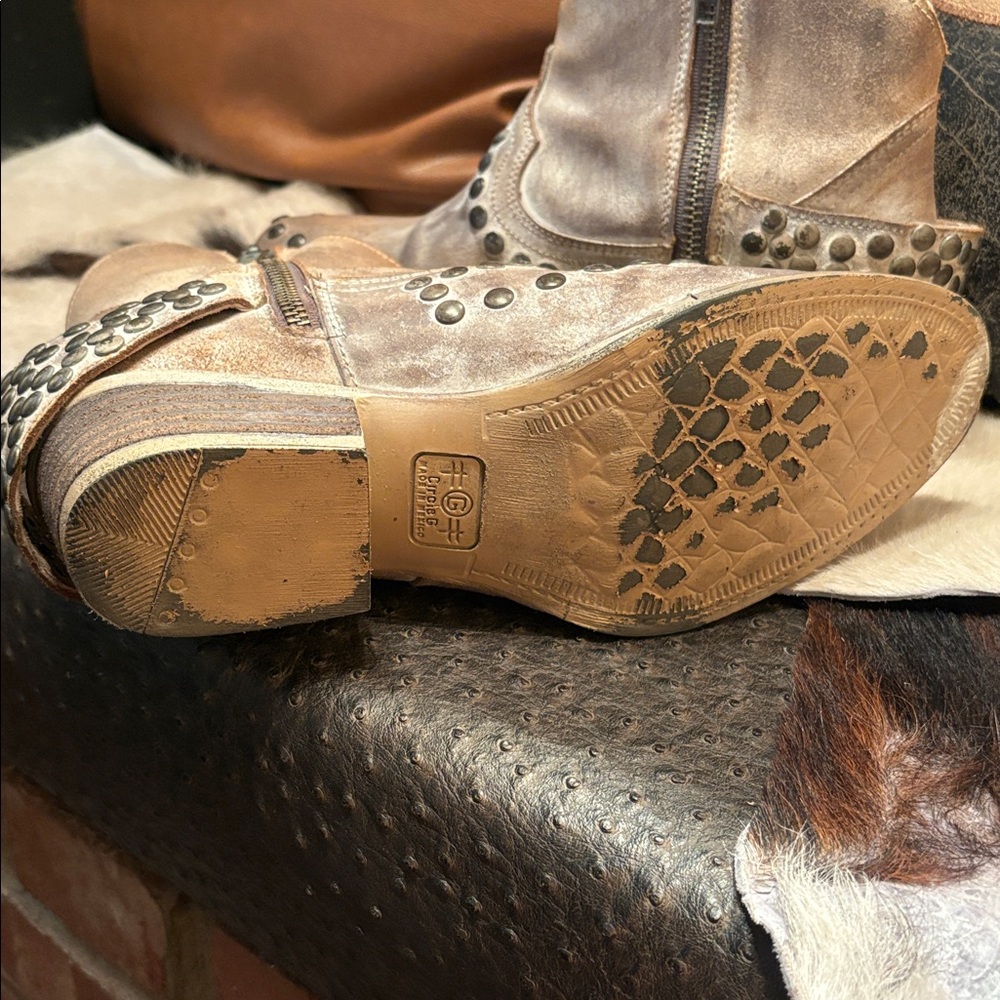 CIRCLE G WOMEN'S HARNESS & STUDS BOOTIES - ROUND TOE - Picture 5 of 14
